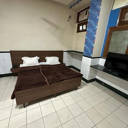 New Royal Hotel Дели Экстерьер фото