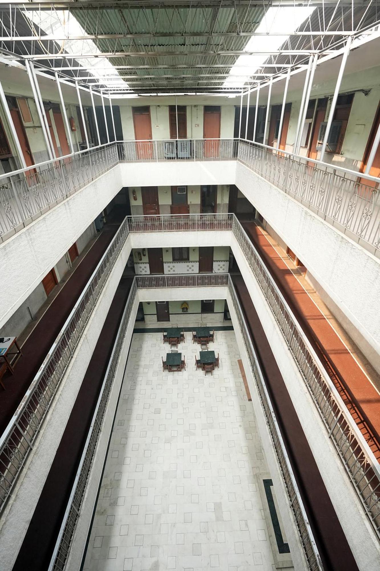 New Royal Hotel Дели Экстерьер фото