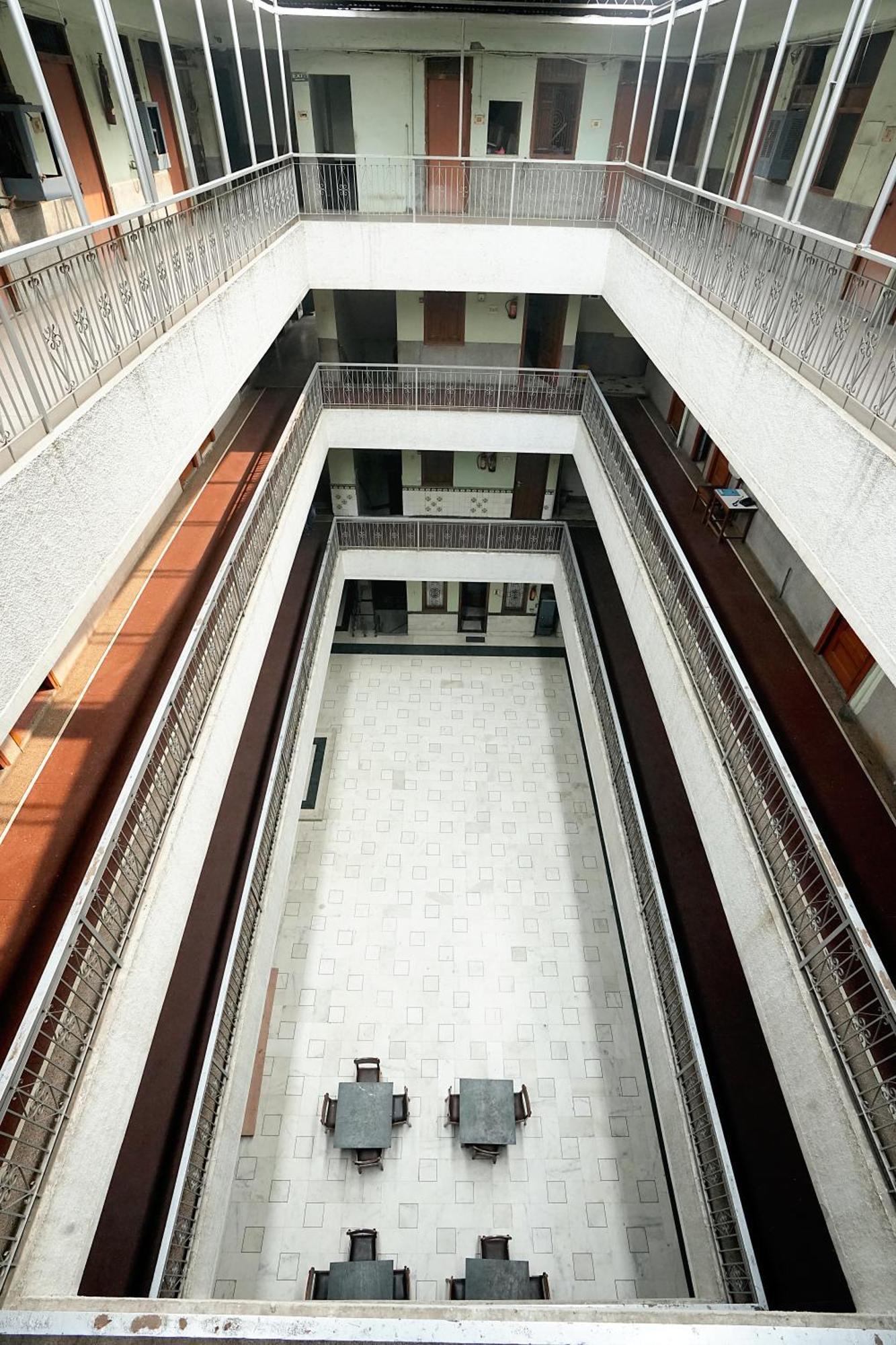 New Royal Hotel Дели Экстерьер фото